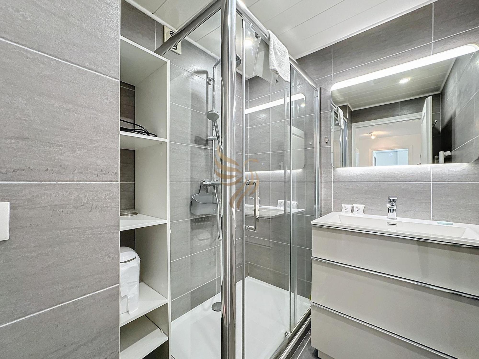 4 Pers - L'echapee D'ipanema, Classe 2 Etoiles - Terrasse, Garage, Piscine, 750 M - Capitalchic Services