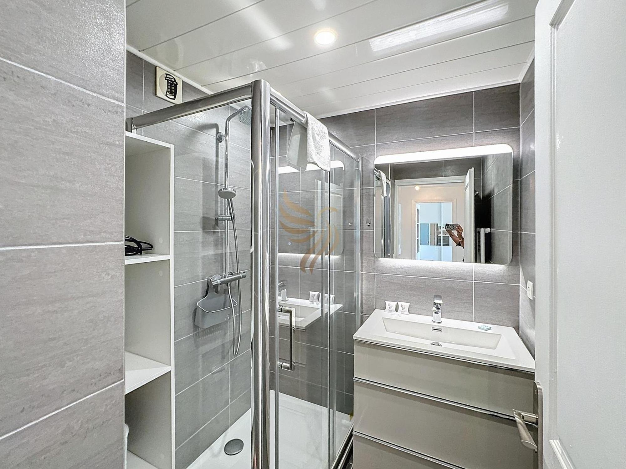 4 Pers - L'echapee D'ipanema, Classe 2 Etoiles - Terrasse, Garage, Piscine, 750 M - Capitalchic Services Apartment Frejus